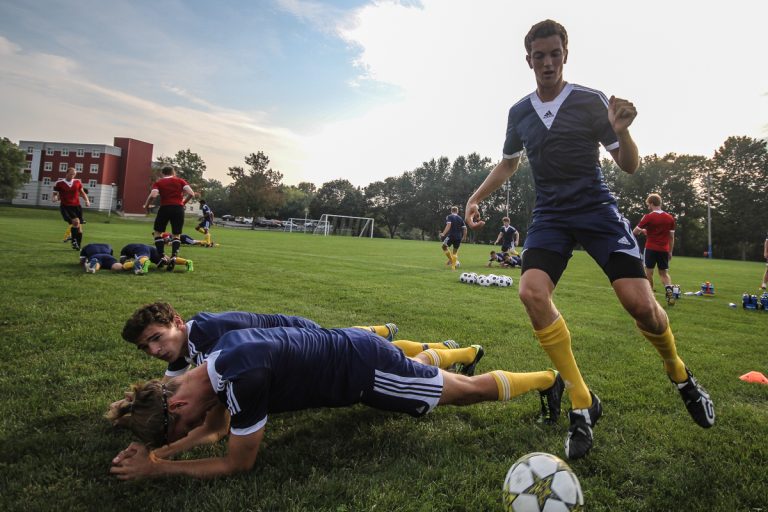 Joe Zupo made 14 appearances at centre back with Kingston FC this summer. The fourth-year defender spent the season with the professional team on an amateur deal.