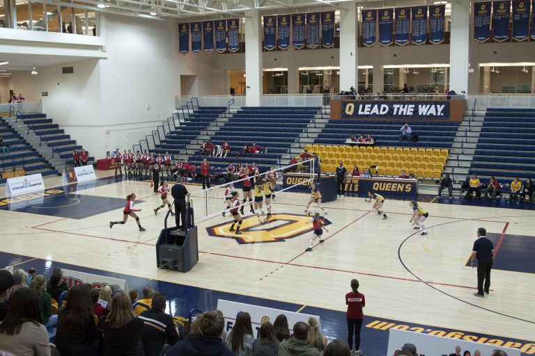 The Gaels beat Nipissing in straight sets at home
