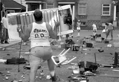 Participants in the appliance toss