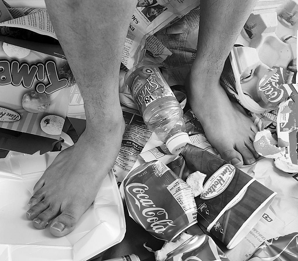 The average carbon footprint leaves an impact of 567 kilograms of carbon emissions per month.