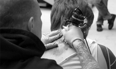 The black and pink CFRC logo tattoo took more than one hour to complete