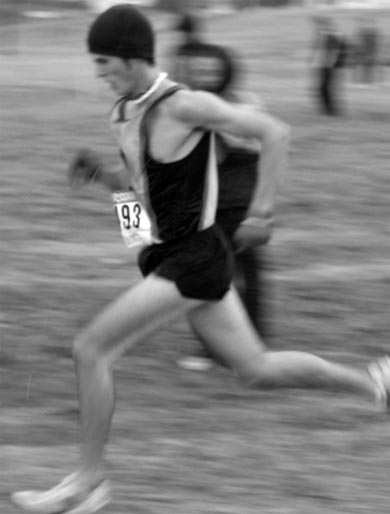 Braden Novakowski charges ahead for Queen’s cross country.