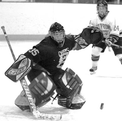 Queen’s goaltender Melissa John follows the bouncing puck in the OUA bronze medal game.