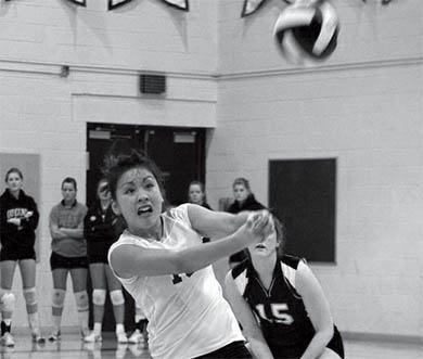 Karlye Wong makes a pass for the Gaels on Friday night.