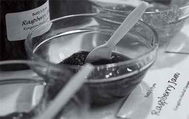 Shopping at the Queen’s farmer’s market