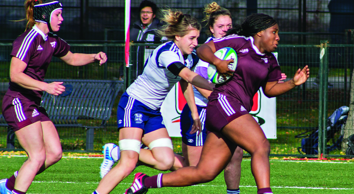 Simone Savary runs the ball for the Gee-Gee’s.