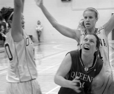The Gaels often found themselves outmatched in terms of height against U of T.