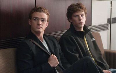 Napster founder Sean Parker (Justin Timberlake) earns Zuckerberg’s (Jesse Eisenberg) trust with personal incentives.